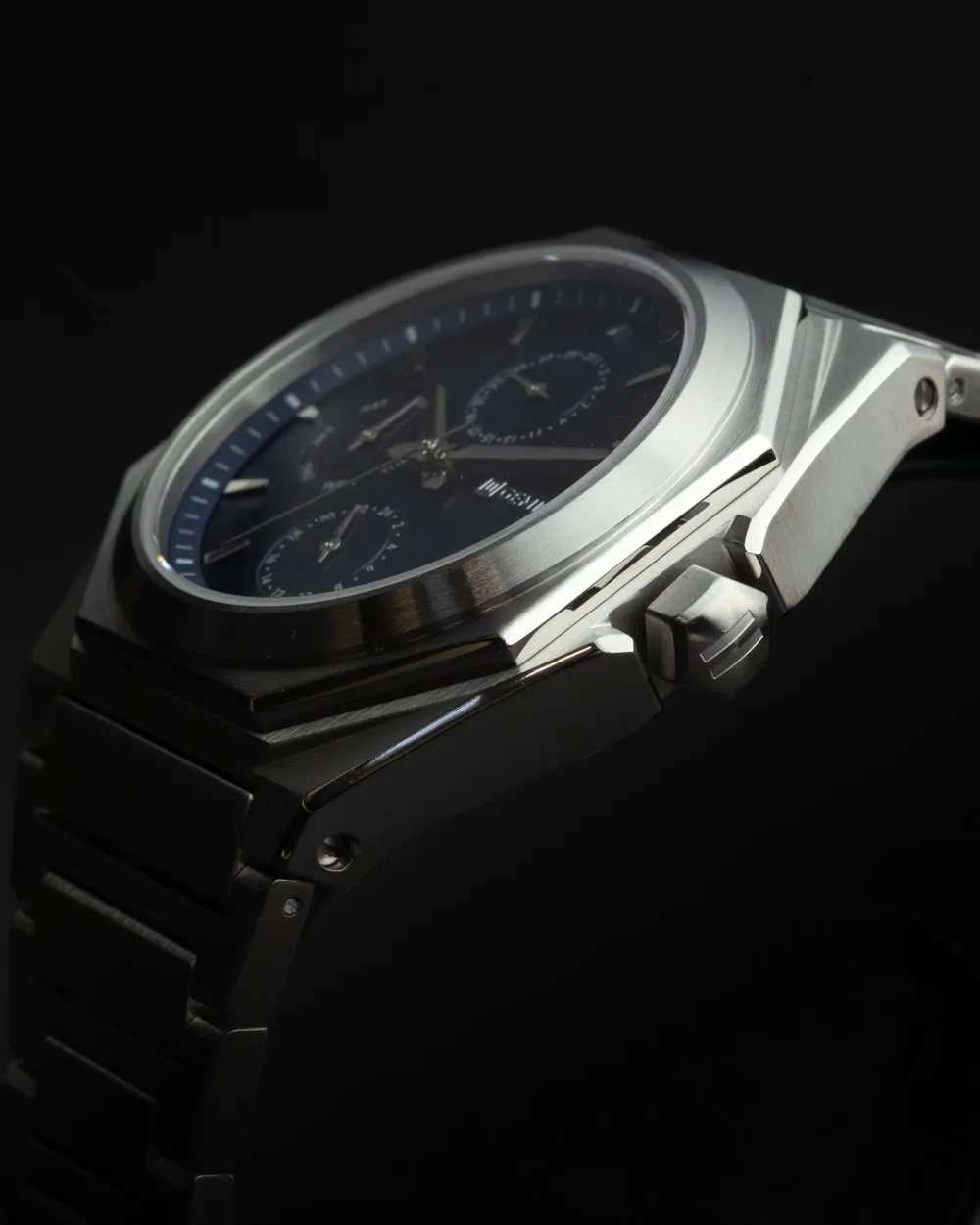 42mm full stainless steel watch with silver finish