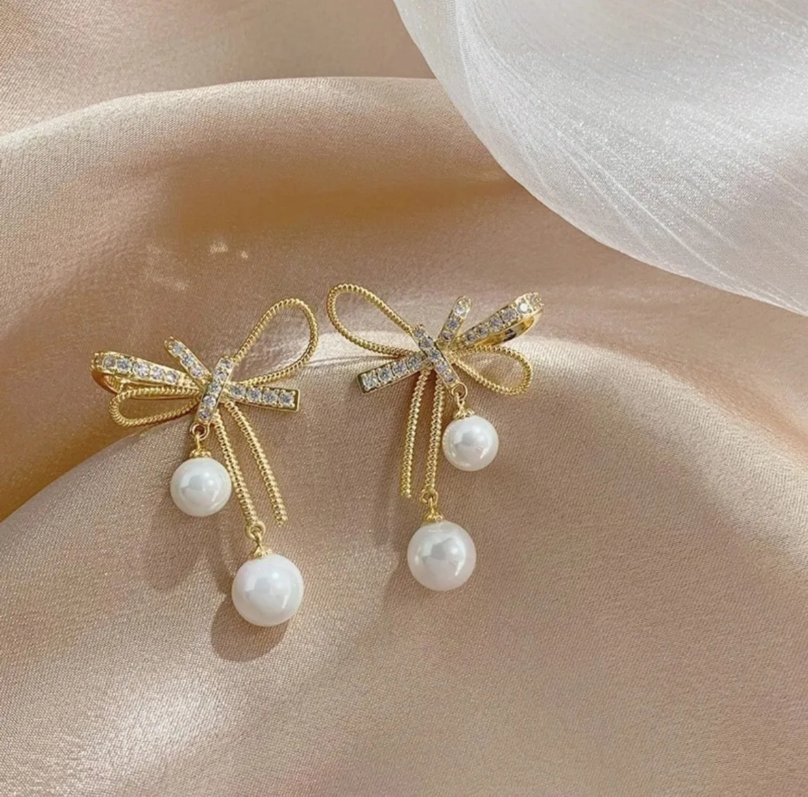 Bow & Pearl Earrings