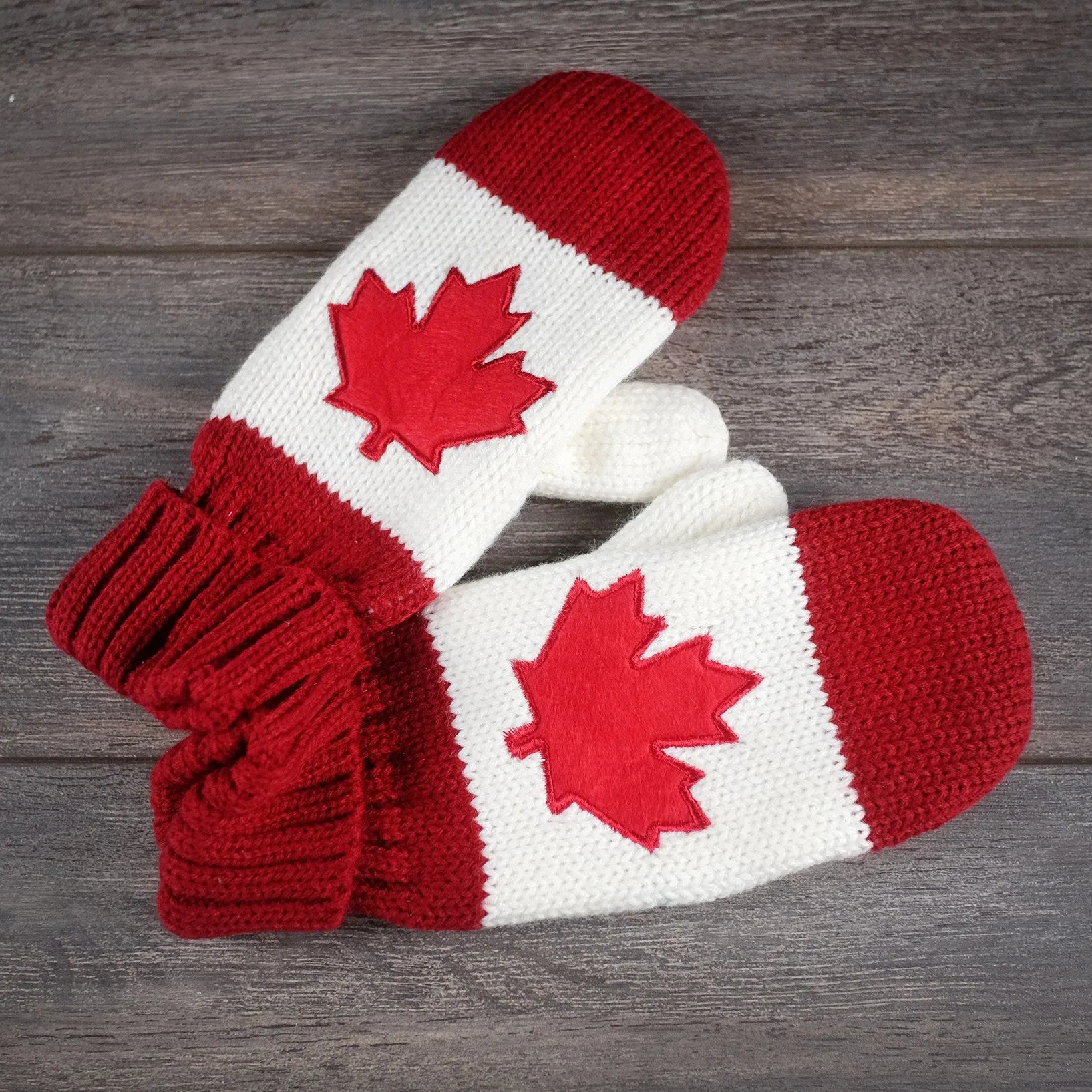 CANADA MAPLE LEAF Mittens.