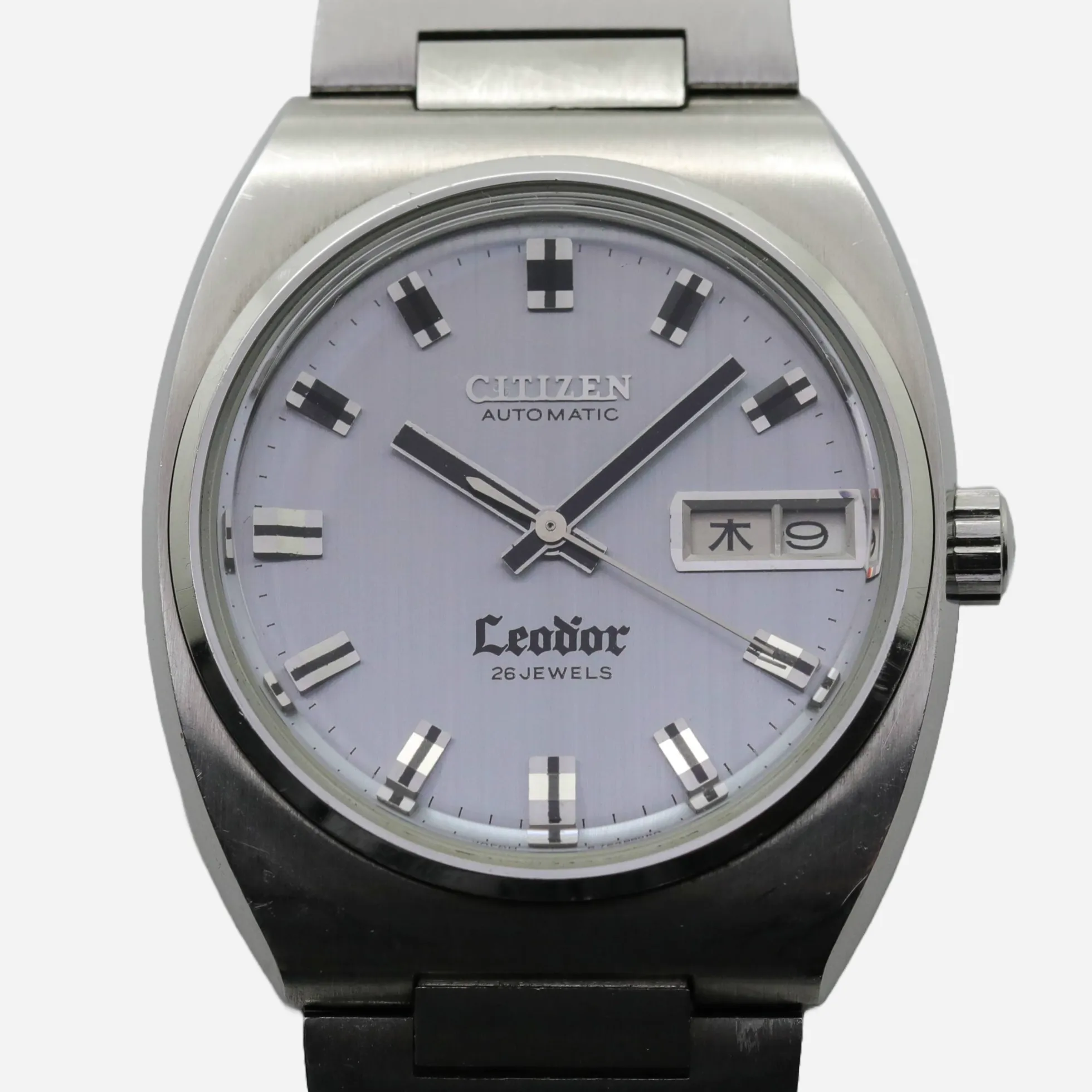 To help you best optimize the e-commerce product title Citizen Leodor, its useful to know the type of product, its key features, and its target audience. However, given the title alone, heres a suggestion with assumed context:

**Original Title:** Citizen Leodor

**Optimized Title:** Citizen Leodor Mens Luxury Analog Watch with Sapphire Crystal and Stainless Steel Band

This title adds specificity and uses common e-commerce keywords that potential buyers might search for, assuming Citizen Leodor is a model of watch by Citizen. Let me know if you have more details or a different type of product in mind!