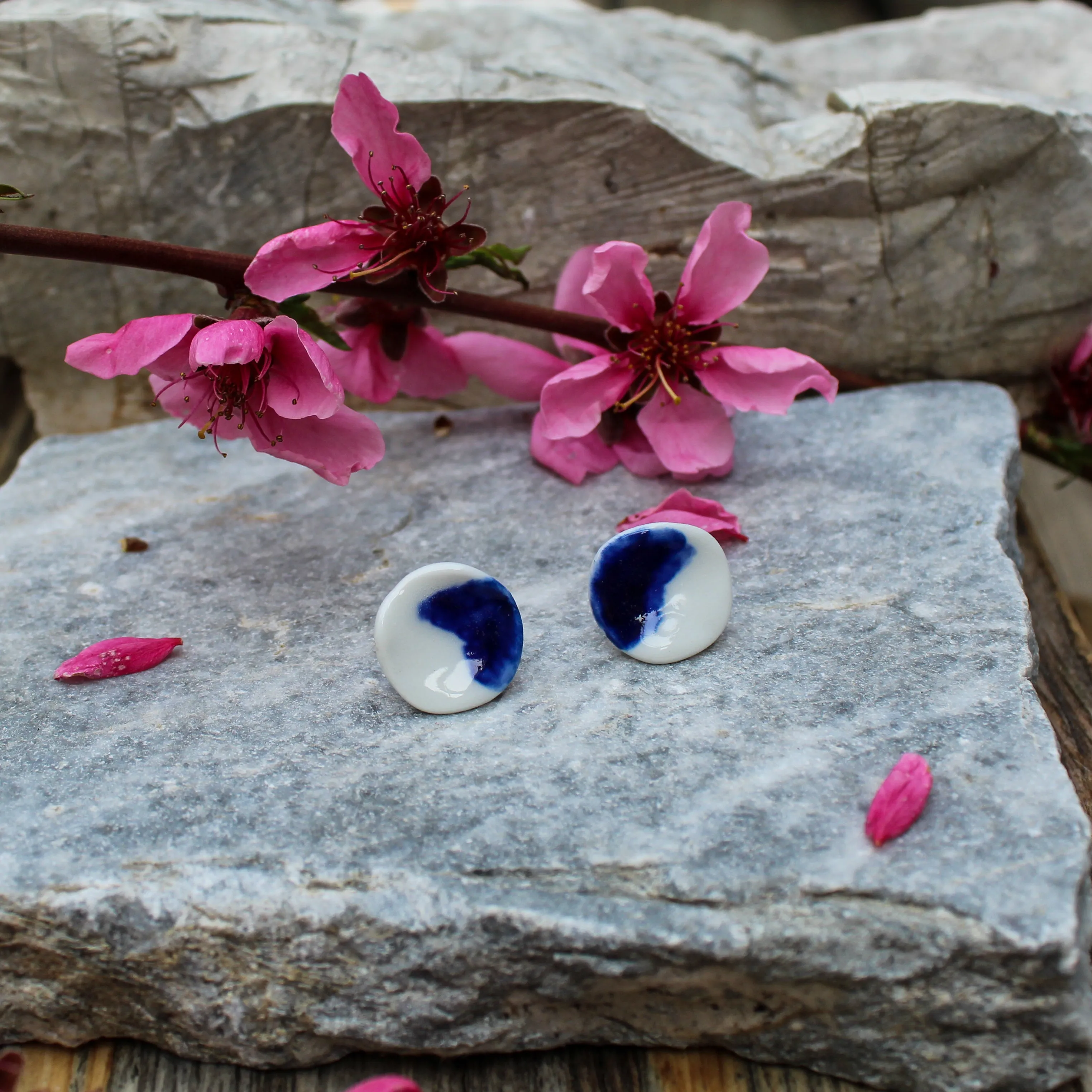 Porcelain stud earrings in white and blue