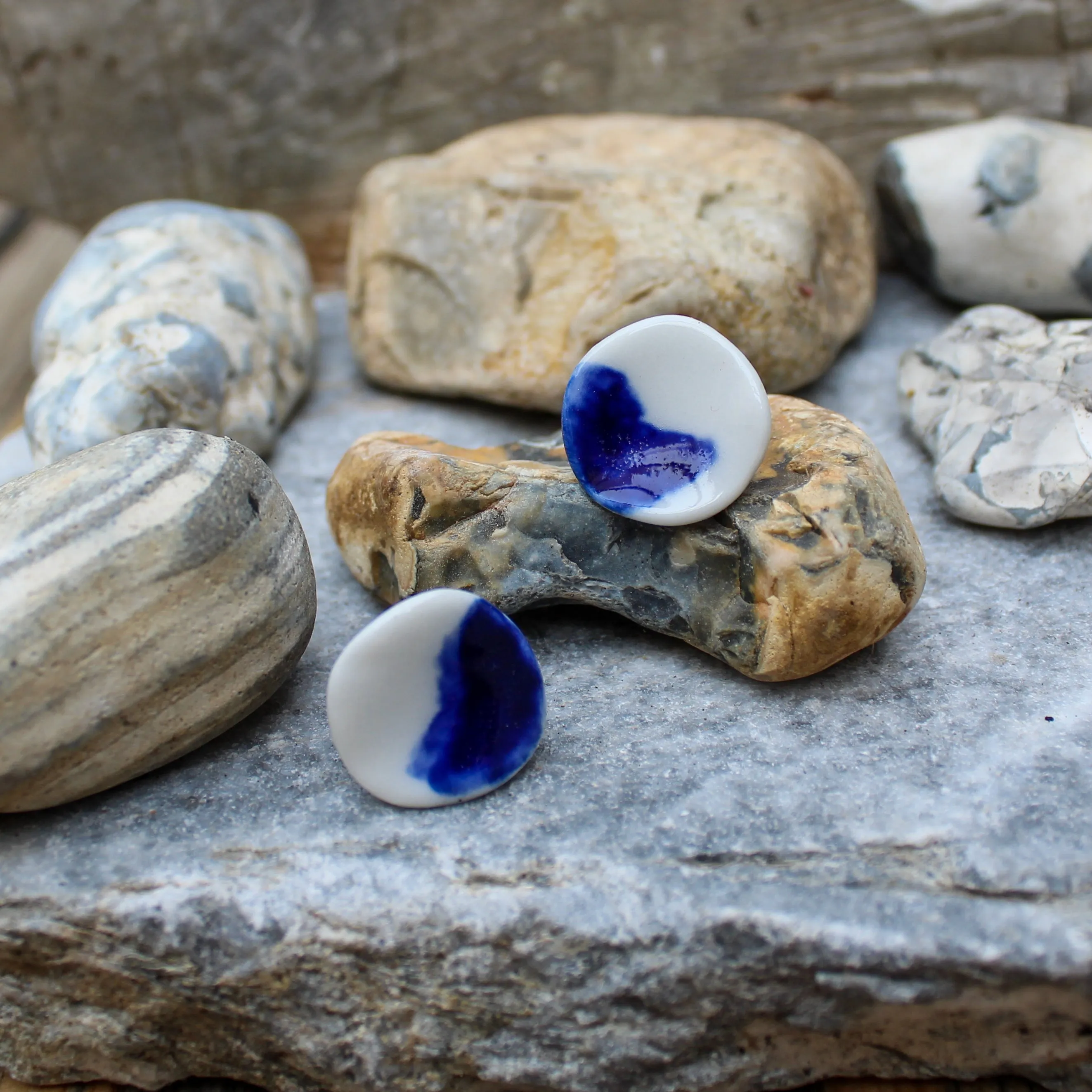 Porcelain stud earrings in white and blue