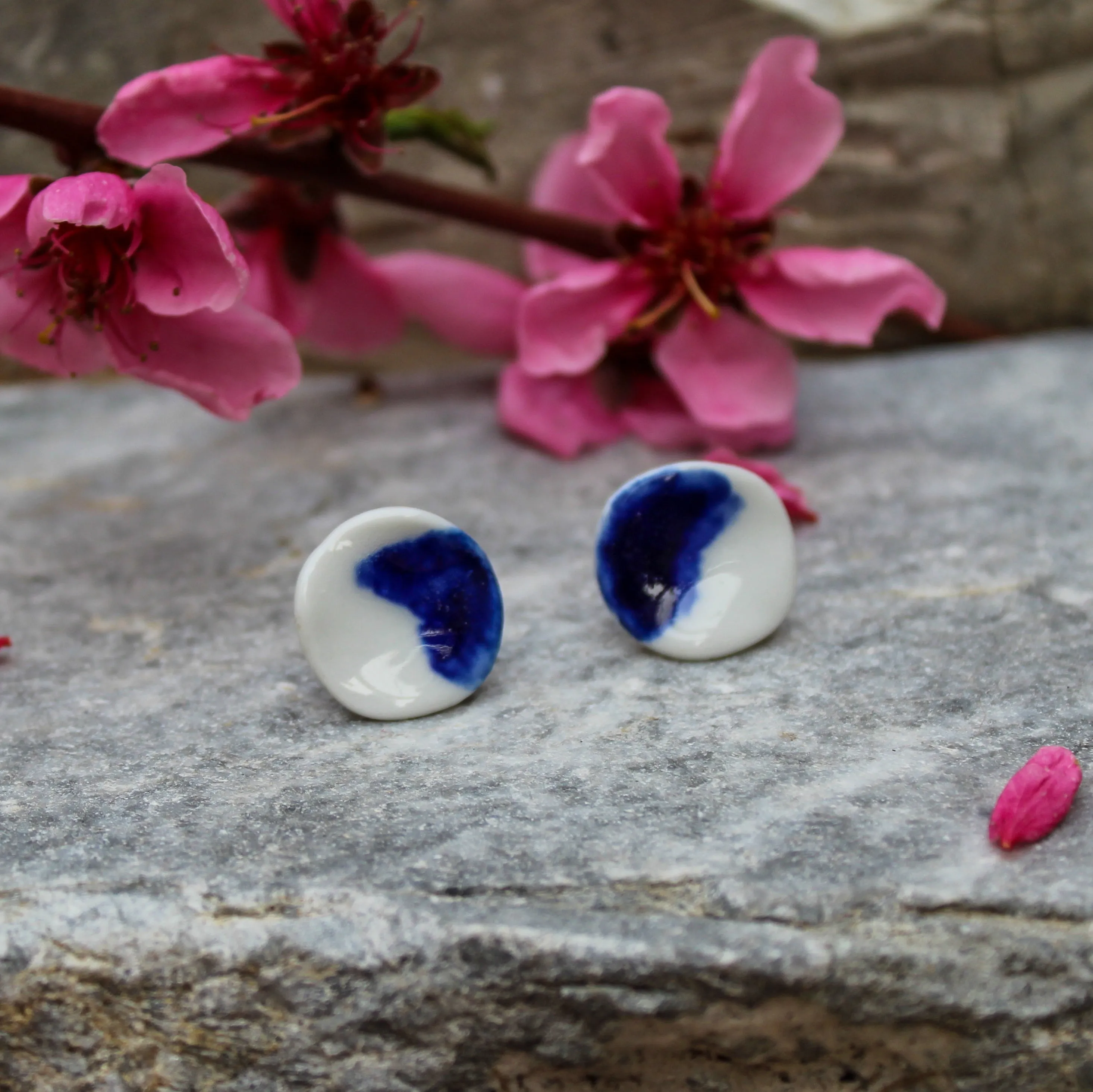 Porcelain stud earrings in white and blue