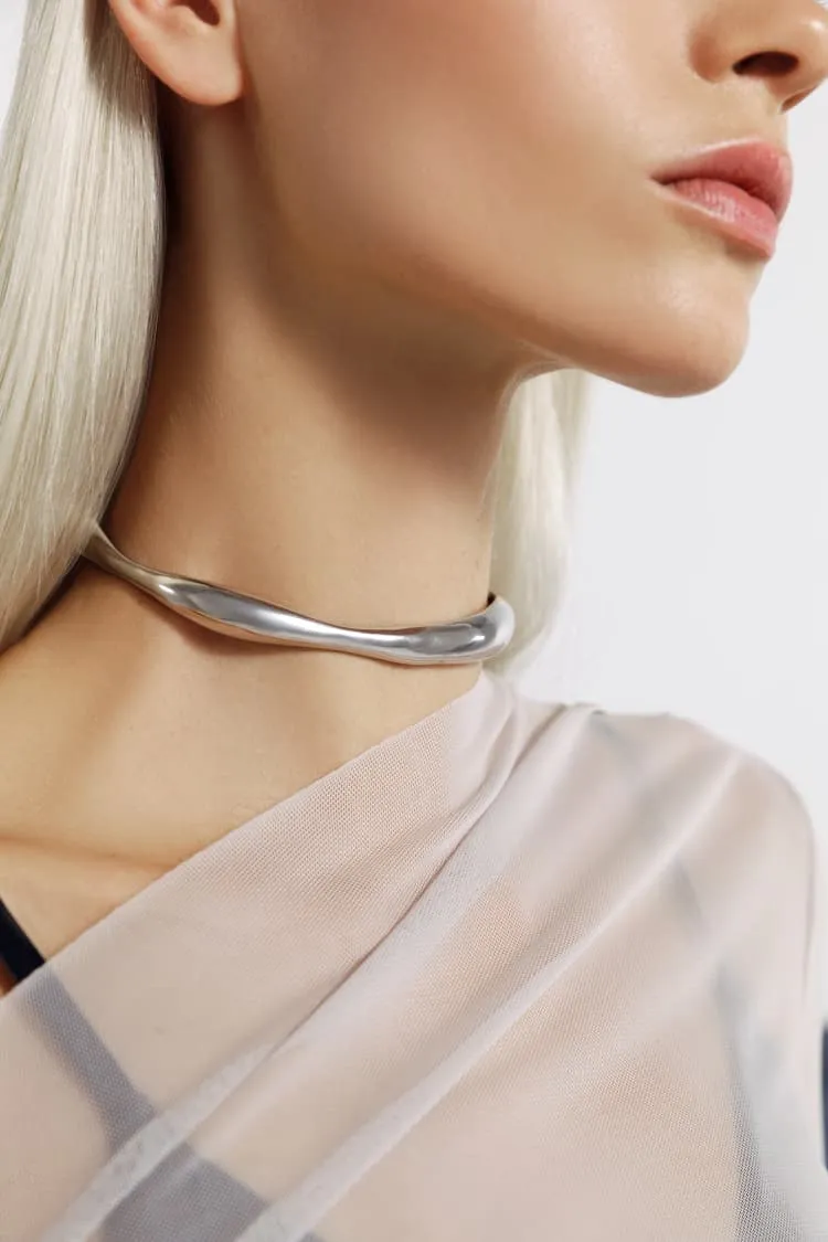 twisted choker necklace in silver